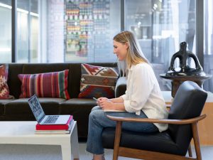 linkedin-sales-solutions-9KrLgnMc3OE-unsplash.jpg -